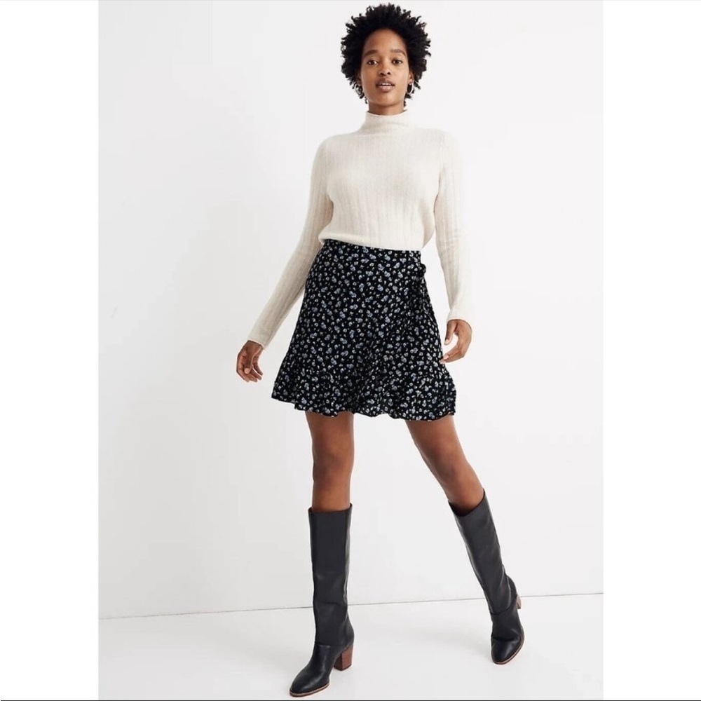 NWT Madewell Ruffle-Wrap Mini Skirt in Baby’s Breath Floral Print | Black | 00